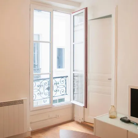 Charming Design Apt Near The Louvre *